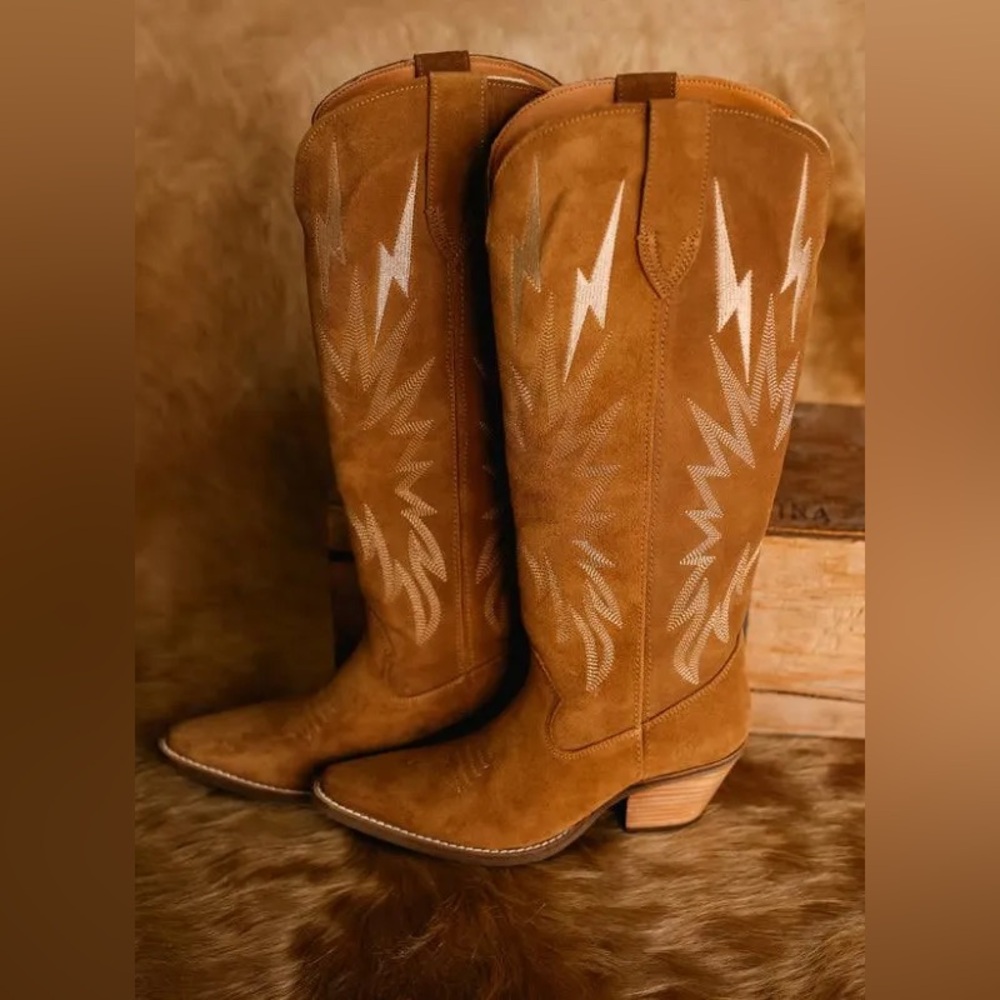 🌻Knee-High Dingo Thunder Road in Camel🌻